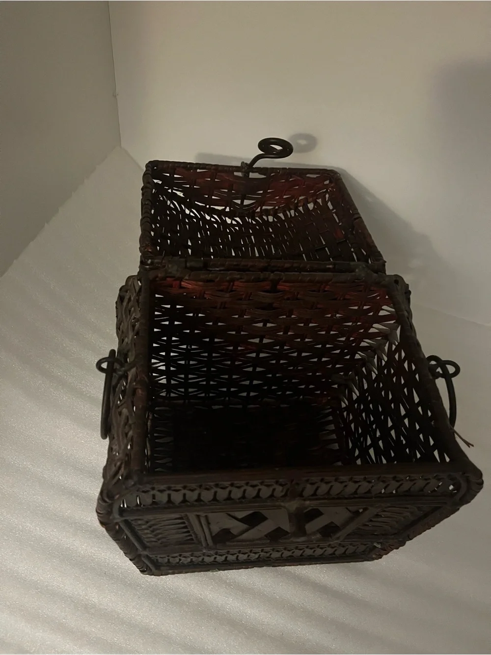 Small Brown Rectangular Wicker Lidded Basket, Vintage Rustic Indoor Decor 10x9x6